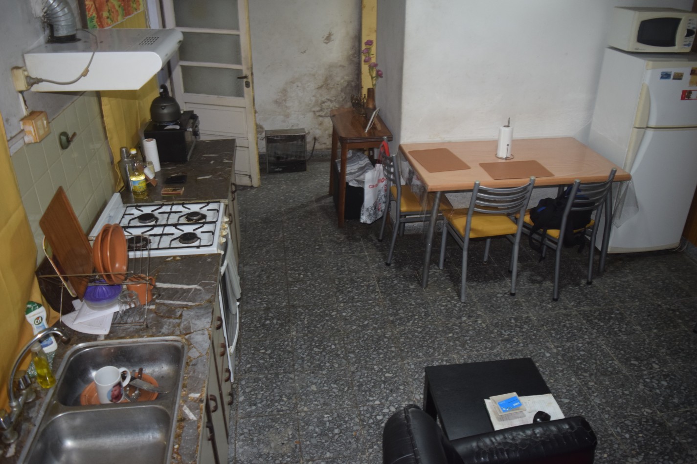 Casa En Lanus Este Otra Al Fondo Garage Para Dos Autos Ideal Para Dos Familias