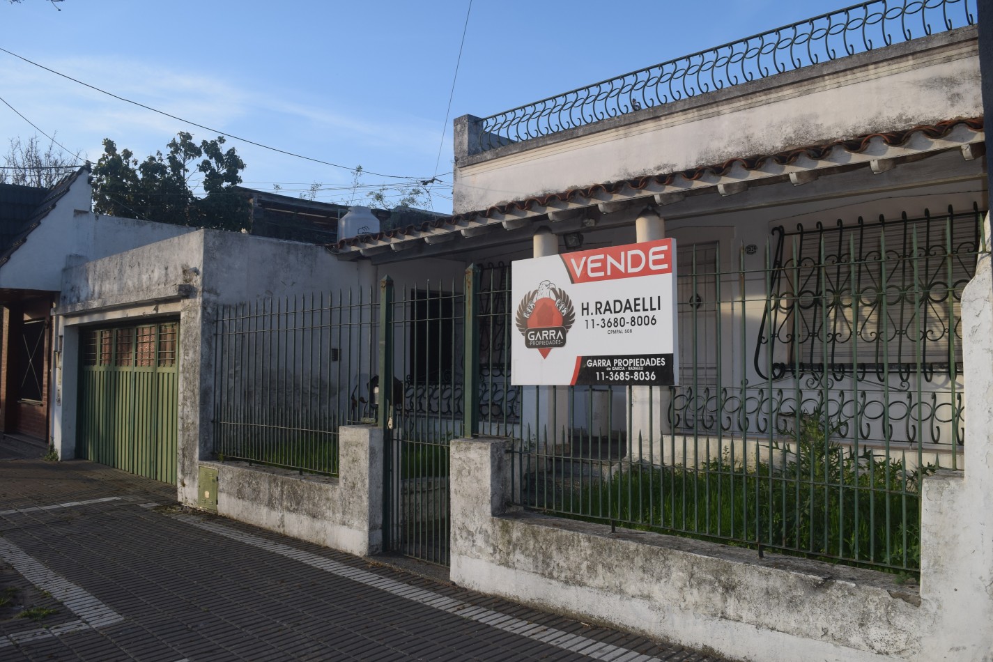 Casa En Lanus Este Otra Al Fondo Garage Para Dos Autos Ideal Para Dos Familias