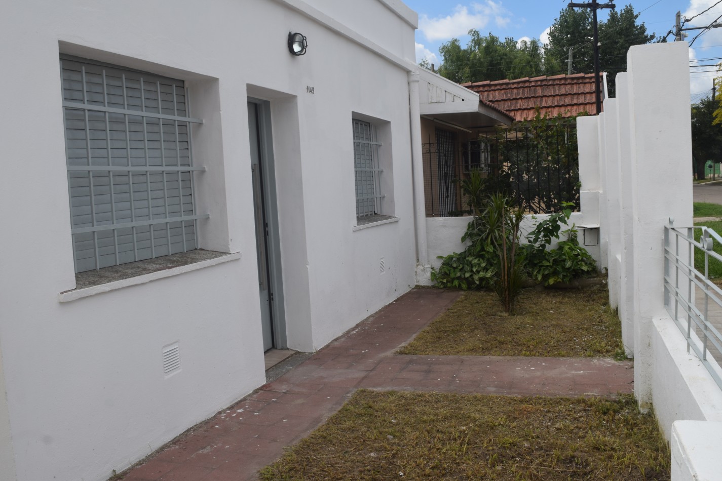 Casa en alquiler, 5 ambientes, con garage para 3 autos, patio