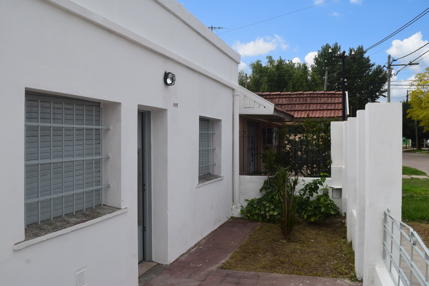 Casa en alquiler, 5 ambientes, con garage para 3 autos, patio