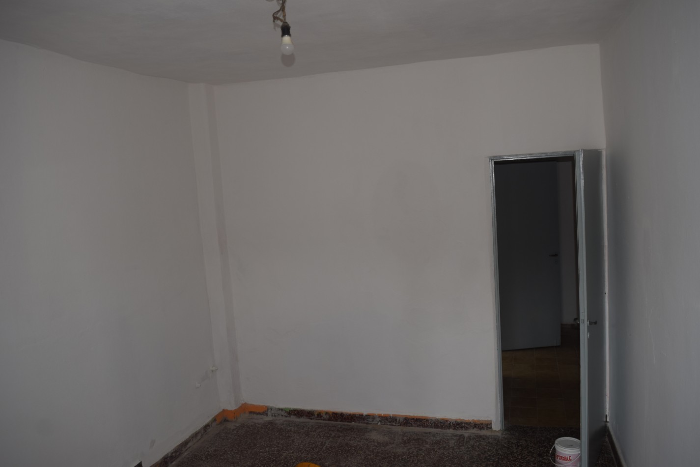 Casa en alquiler, 5 ambientes, con garage para 3 autos, patio