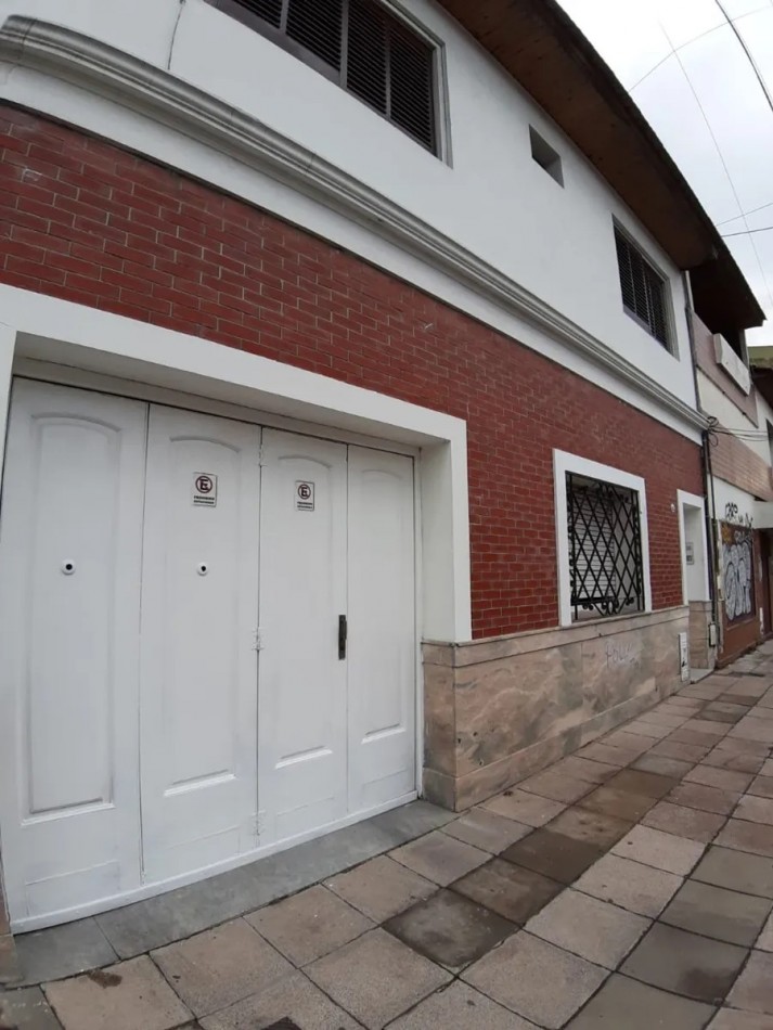 Casa Lanus Este Centro, 3 Ambientes Con Cochera Sin Expensas. Apta Credito