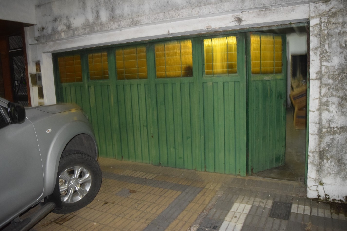 Casa En Lanus Este Otra Al Fondo Garage Para Dos Autos Ideal Para Dos Familias